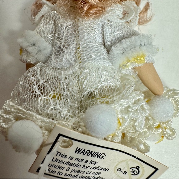 NWT. 7 porcelain doll ornaments. 5 of little girl and 2 of baby. - Picture 11 of 14